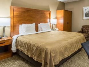 Greenridge Hotel Wickliffe Room photo